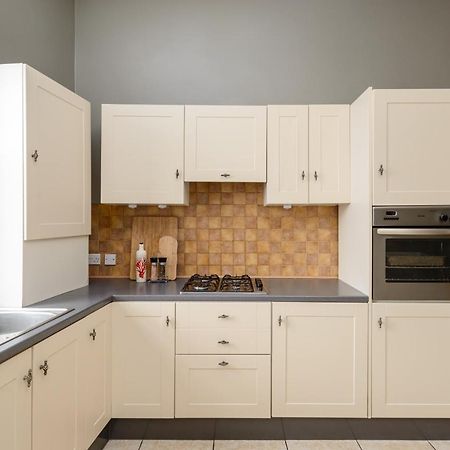 2 Bed Old Town Apartment - Next To Castle EDI Exterior photo